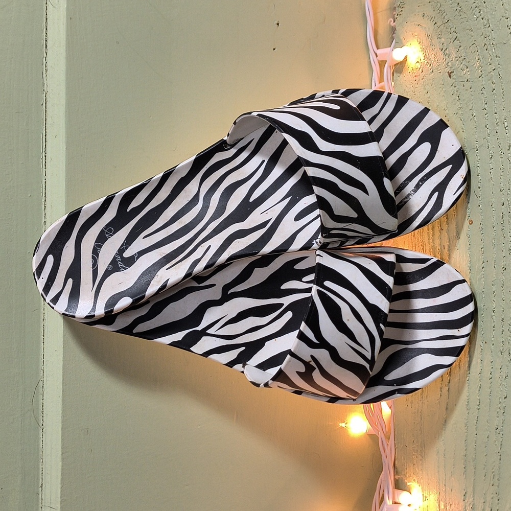 Woman's Amanda Blu Zebra Print Las Vegas Pool Slide Slip On Sandals 9